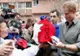 Prinţul Harry a reparat televizorul unei familii chiliene pentru ca aceasta să poată urmări CM
