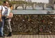 CAMPANIE INEDITĂ pentru salvarea podurilor iubirii din Paris. CE TREBUIE SĂ FACĂ ÎNDRĂGOSTIŢII