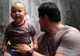 A vrut să aiba o poză de familie cu soţul şi fiul, în vacanţă. A ÎNLEMNIT când a văzut fotografia