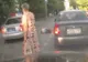O tânără a scăpat ca prin minune, după ce a fost lovită de MAŞINA POLIŢIEI 