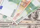 Euro a scăzut la MINIMUL ULTIMILOR DOI ANI faţă de dolar