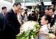 REACŢIA INCREDIBILĂ a lui Ponta când a primit FLORI de la copii îmbrăcaţi în pionieri, în China