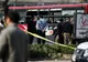 PANICĂ într-un autobuz: bateria unui telefon mobil a explodat!