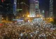 Tensiunea creşte la HONG KONG. Confruntări între grupuri de manifestanţi