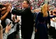 Victor Ponta, cu bodyguarzii, la Operă