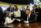 Veşti EXCELENTE pentru Klaus Iohannis la numai o zi după lansarea volumului "Pas cu pas"