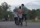 EXPERIMENT cu CAMERA ASCUNSĂ. Cum reacţionează românii când cineva aruncă gunoiul pe stradă