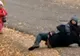 Femeia filmată beată, în timp ce cădea cu copilul, a dat în judecată DGASPC
