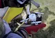 Această dronă încape în buzunar și te poate filma fără s-o controlezi tu