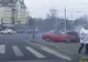 Aceşti pietoni pot spune că s-au născut a doua oară. Impactul dintre două maşini era să-i OMOARE