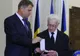 Klaus Iohannis, criticat DUR pentru decorarea lui Octav Bjoza