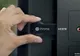 Google Chromecast! Cum iti transformi televizorul intr-unul inteligent