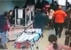 Medic bătut cu sălbăticie de rudele celui pe care îl trata, la Ploieşti. I-au fracturat un picior