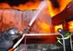Incendiu violent în judeţul Cluj. O casă s-a făcut scrum: un rănit