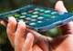 Răspunsul Samsung la iPhone-ul care se îndoaie e incredibil: Un telefon scos din SF!