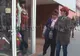 Macabru: Un patron s-a spânzurat în vitrina magazinului său