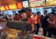 Un buzoian spune că a găsit un vierme într-un sandviș de la McDonald’s