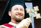 Episcopul de Huşi, huiduit după ce a coborât dintr-un bolid de lux. Cât cere pentru un pomelnic