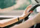 Ce făcea o şoferiţă în timp ce conducea cu 90 km/h. Poliţiştii, uimiţi de filmare VIDEO