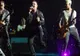 Chitaristul trupei U2 a căzut de pe scenă, în timpul unui concert. Vezi întregul incident!