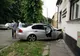Accident spectaculos în Satu Mare. Un tânăr cu permis de câteva luni a intrat cu maşina într-o casă