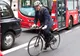 Călare pe bicicletă și pe situație, Primarul Londrei l-a înjurat strașnic pe un taximetrist