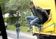 Imaginile care i-au uimit pe britanici. Nouă români fug dintr-un camion. Ce urmează