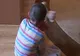 Copil cu autism, la spital cu răni produse de loviturile cu inelul educatoarei, la Piteşti