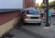 O şoferiţă a intrat cu maşina într-o casă