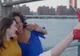 Cât tupeu! Dacă ai folosit vreodată un băț pentru selfie, Samsung tocmai te-a jignit