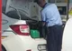Poliția Română “în acțiune”! Un agent a fost surprins în timp ce alimenta în canistra personală