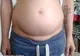 Nimeni nu ştie ce are: a născut în urmă cu un an şi jumătate, dar arată însărcinată în 9 luni