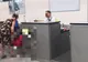 Ce avea în bagaj o româncă care zbura cu avionul la rudele din Spania. Toţi pasagerii au râs