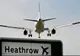 Breşe în securitatea celui mai aglomerat aeroport european! 12 activişti au blocat o pistă