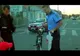 IMAGINI INCREDIBILE Biciclist lovit de un echipaj de POLIŢIE! Oamenii legii fug de la faţa locului!
