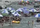 Cum se răcoresc 15.000 de chinezi într-o zi cu temperaturi extreme