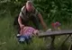 Imagini cutremurătoare! O bătrână a fost bătută de un bărbat beat până a leşinat