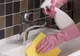 Cel mai contaminat loc din baia ta NU este toaleta. Unde se adună cele mai multe bacterii
