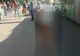 Cum a ieșit această femeie în centrul orașului. Nu mai are nicio jenă. Trecătorii au încremenit
