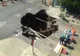 Surpriză pentru locuitorii New York-ului: groapă uriaşă în asfalt, în mijlocul metropolei