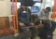 Este incredibil ce face acest bărbat în metrou. Toţi călătorii au fost şocaţi 