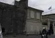 Un câine scos la plimbare de stăpânul său a împiedicat o evadare