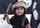 Filmare înspăimântătoare. Cum îşi antrenează un tată fiul de doi ani pentru a deveni terorist ISIS
