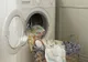 Salvat de pompieri după trei ore petrecute în maşina de spălat