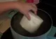 A pus la fiert hârtia igienică. Ce a urmat te va lăsa fără cuvinte - VIDEO