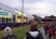 Imagini șocante! Un tren a intrat într-un autobuz școlar