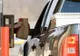 Bătaie ca în filme, la fast-food. Ce i-a făcut o clientă vânzătoarei de la drive-through