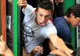 Un grup de radicali unguri a agresat refugiații din fața gării Keleti. Atac cu grenade asurzitoare