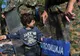 Mii de oameni protestează în Paris pentru susţinerea refugiaţilor: Deschideţi frontierele!
