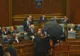 Premierul din Kosovo, atacat cu ouă în Parlament de către cei din Opoziţie